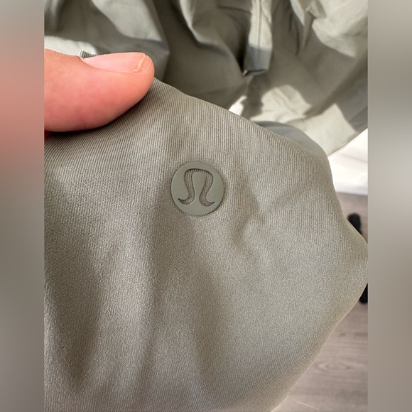 Lululemon On The Fly Pant  (27” inseam), Size 14, 4-Way Stretch Luxstreme - Picture 5 of 5